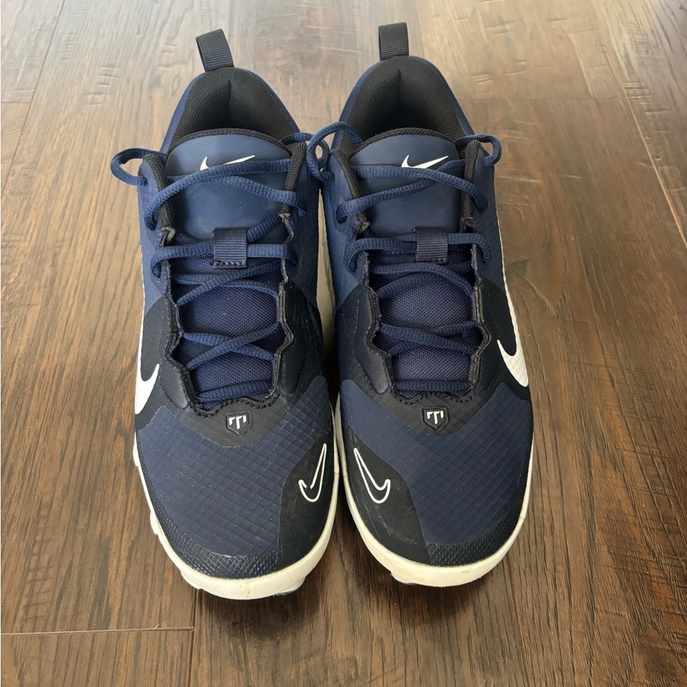 Nike Men's Trout molded baseball cleats size 8